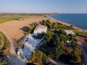 Harmony Hotel, Kourouta